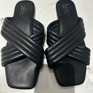 Nicole Miller Cross Strap Size 7 Sandals